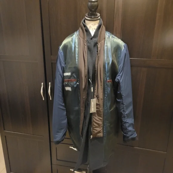 Men's Coat Buttoned Size Large Slim Fit With Zip up Liner that's Waterproof $695 - Picture 10 of 13